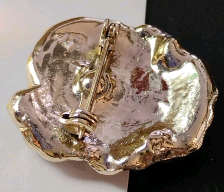 Adorable! Vtg Golden Gilt 1″ Ceramic/Enamel Hand Painted Pansy Flower Pin!