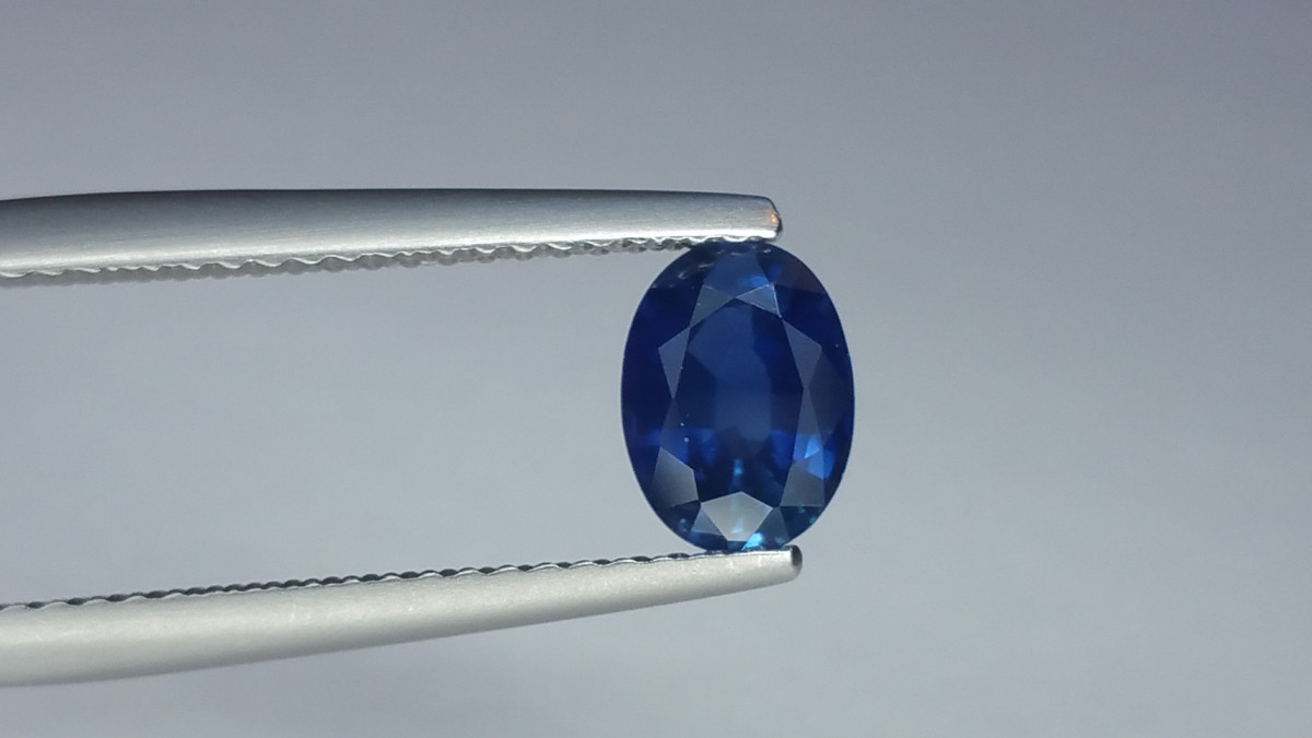 Sapphire Extraordinary GIA Certified 1.03ct 7x5mm Oval