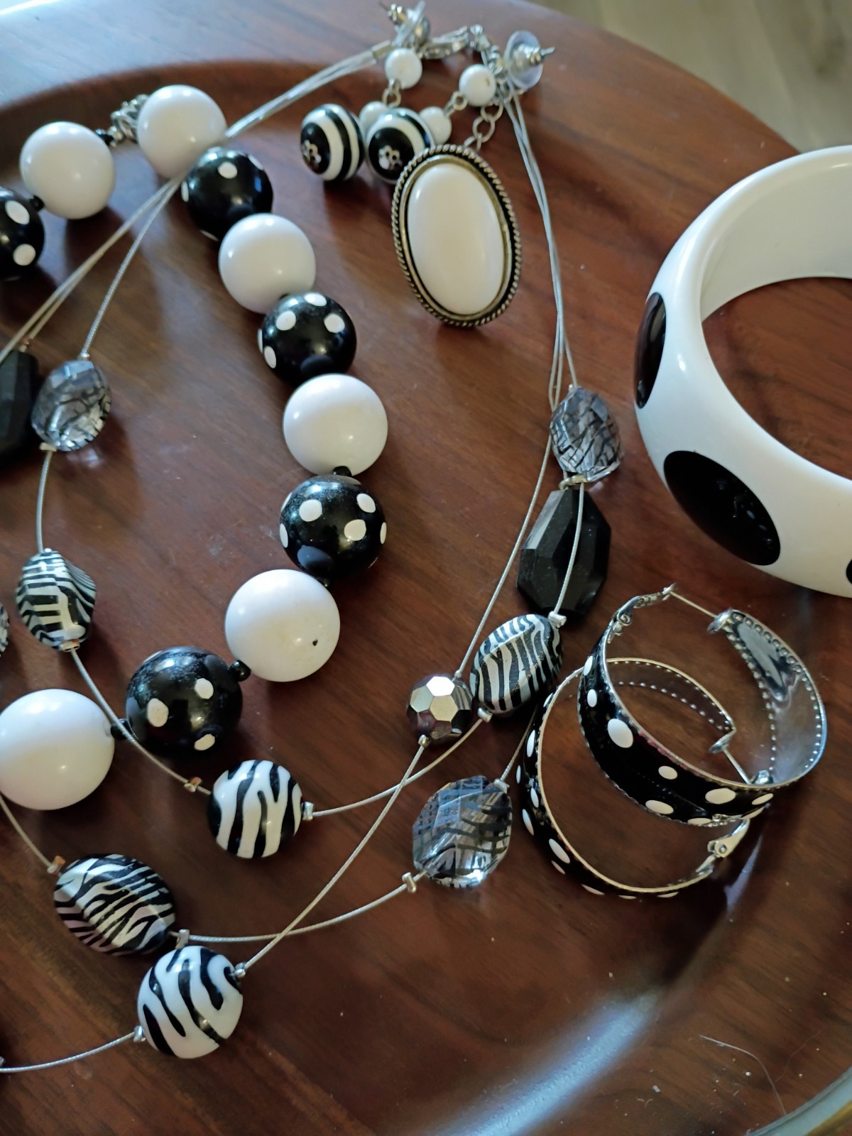 VTG Jewelry Lot Black & White/ Mix & Match Necklace-Brclts-Earrngs-Ring 6 Pcs