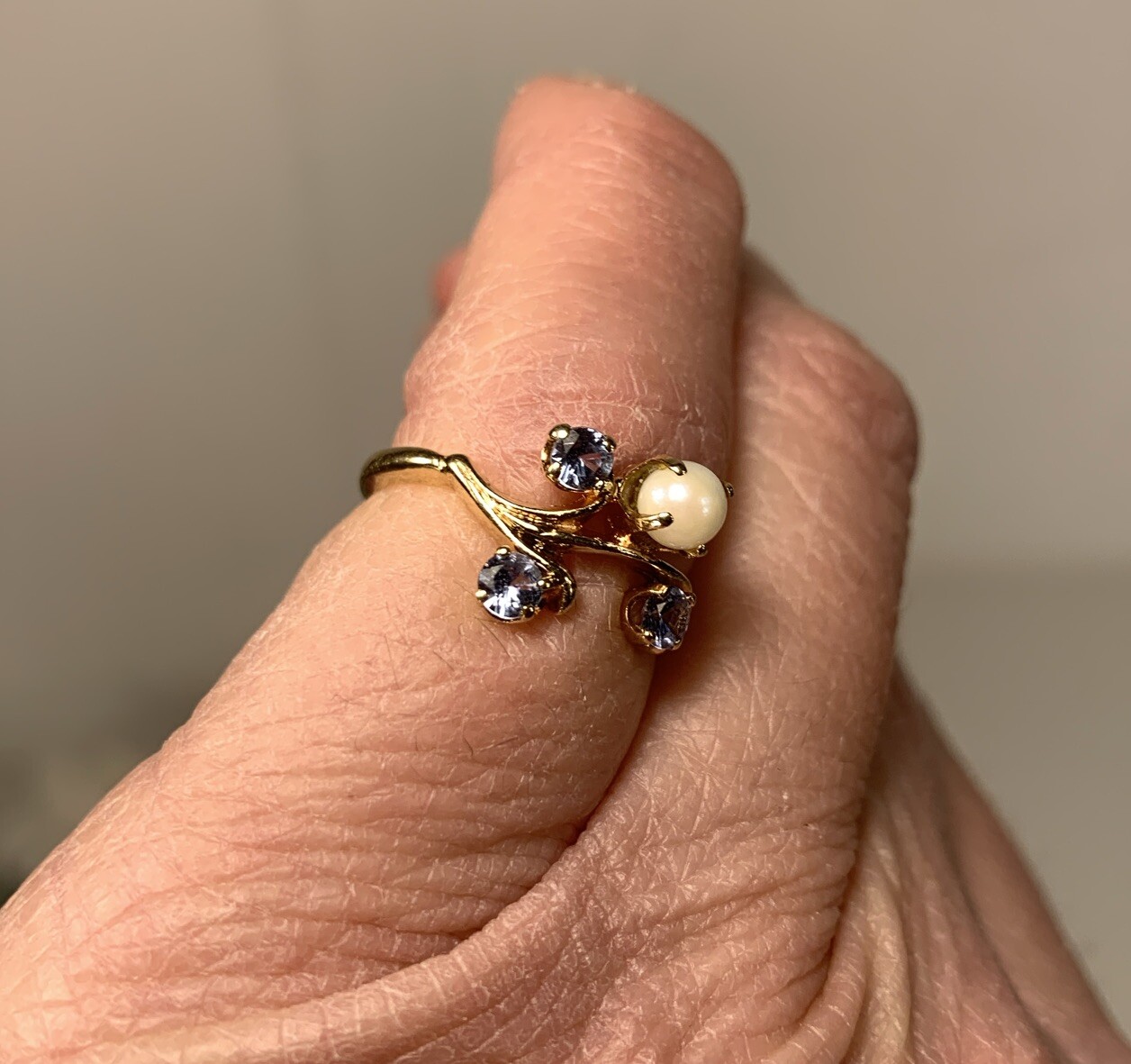 10k Yellow Gold Blue Topaz and 3 Pearl Ring Size 5 Stamped