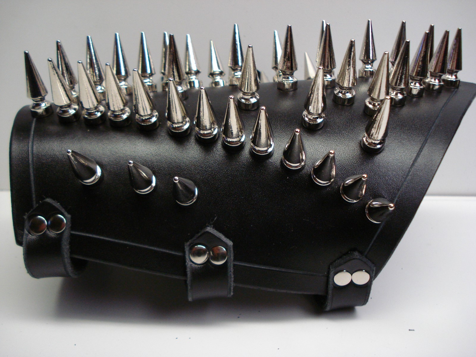 LEATHER SPIKED ARMBAND. BLACK METAL ….(MDLA0071)….. BELENOS