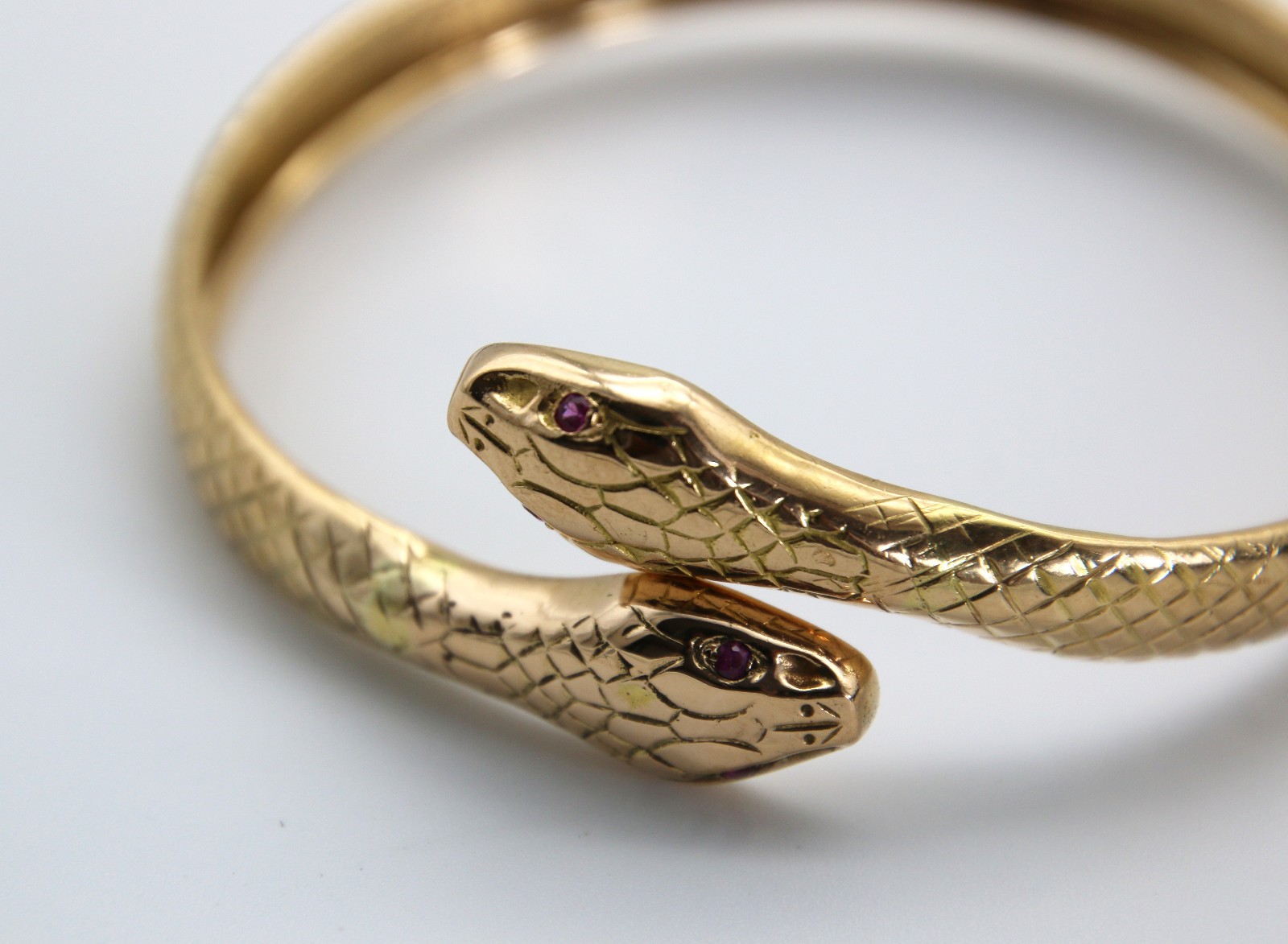 750 Gold Snake Bangle 18ct Expressive 18.7 Grams 4 Small Rubies