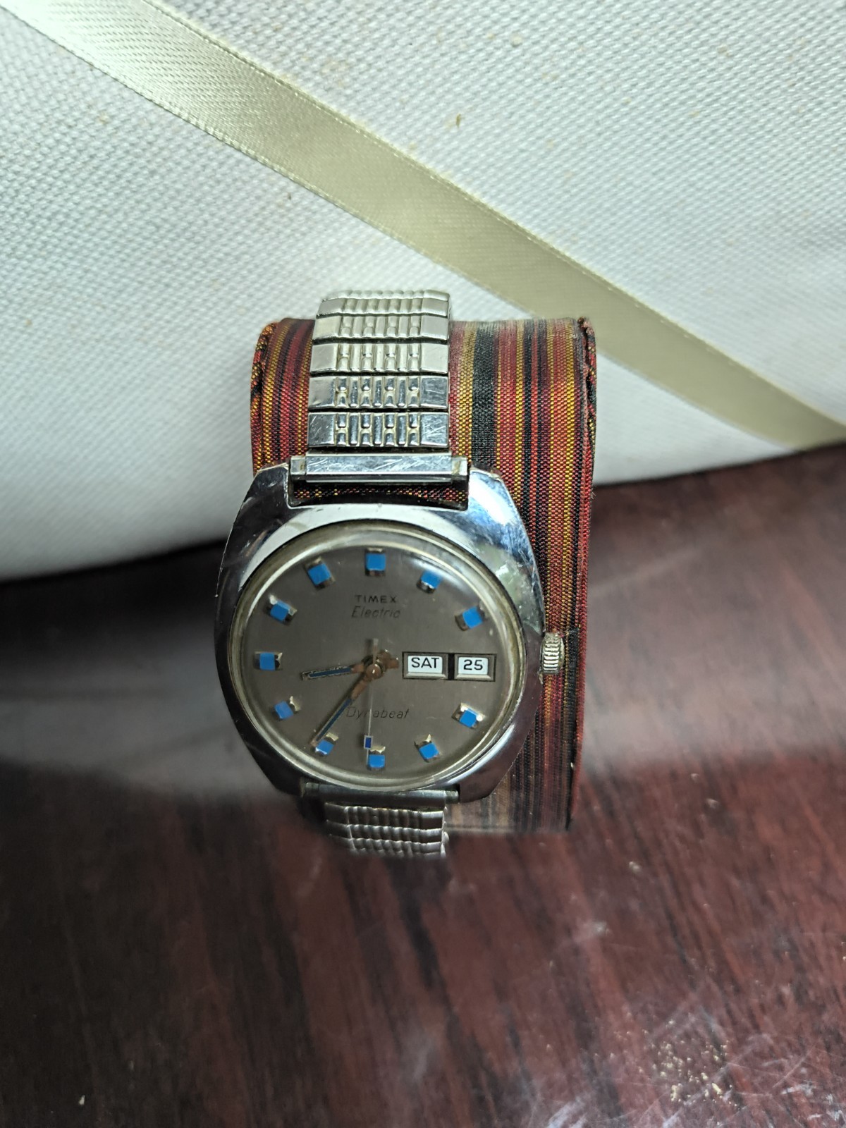 Vintage 1975 Timex Electric Dynabeat Watch Day Date Blue Markers Cushion Case