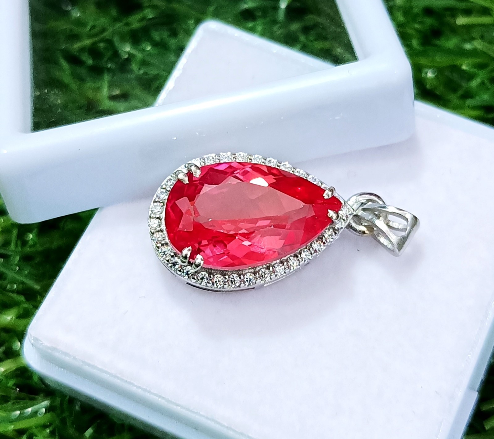 18 Ct Genuine Pear cut Padparadscha Sapphire 925 Silver Pendant with Chain