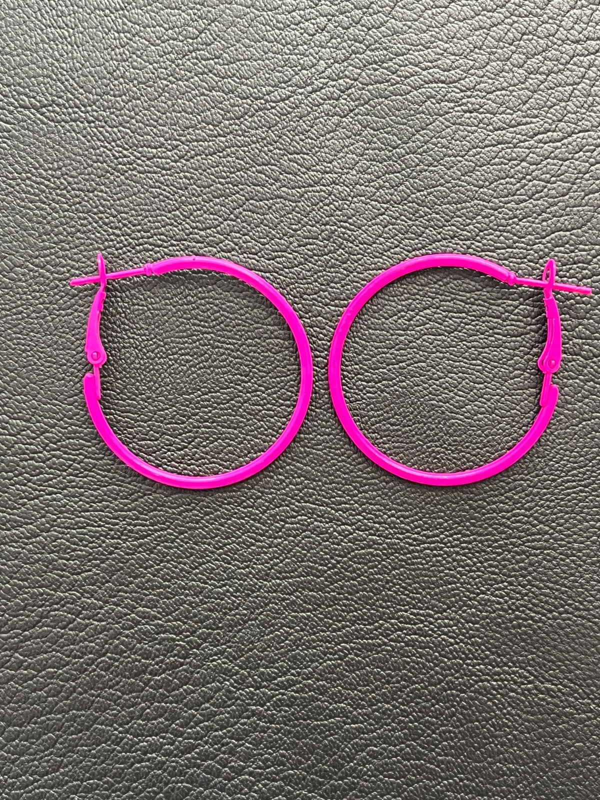 FUN NEW PAIR WOMEN’S HOOP EARRINGS 35MM DARK PINK
