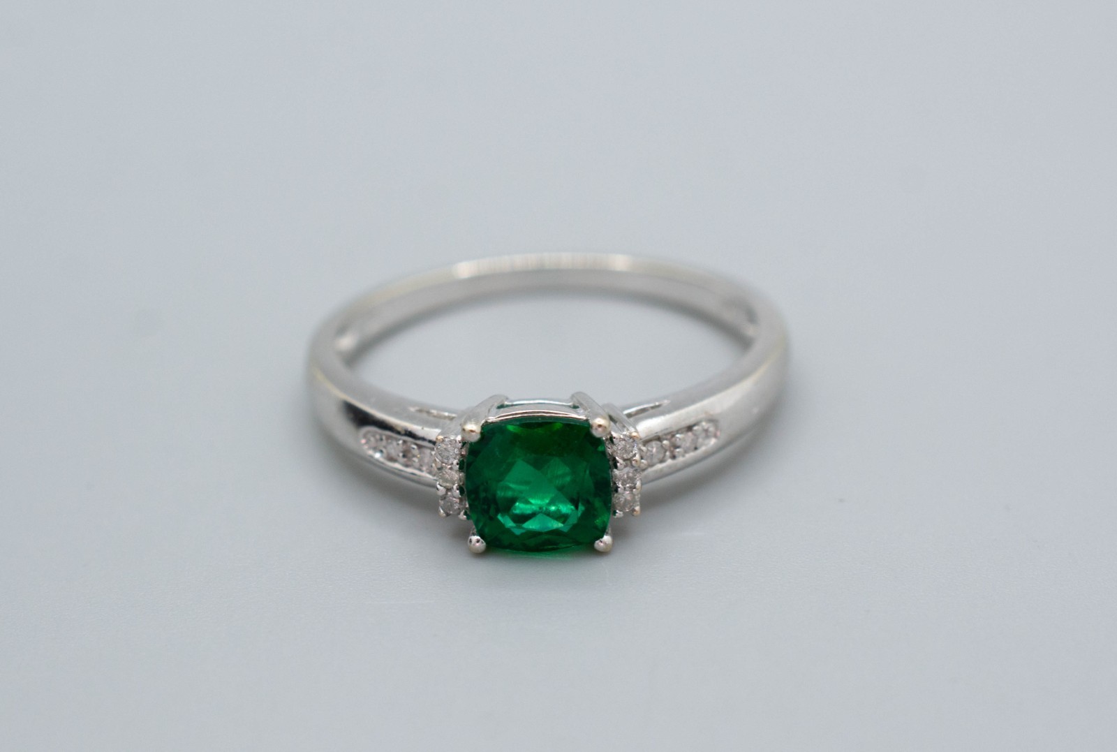 (MA4) 10K White Gold Stone & Diamond Ring .10 ctw 2.4 Grams Size 8.75