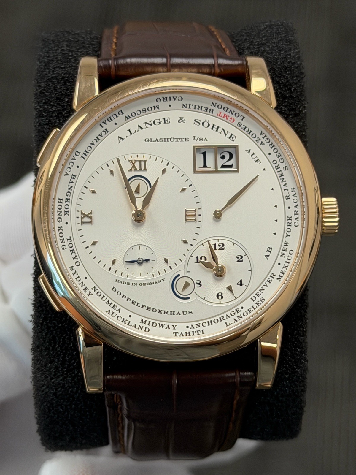 A. Lange & Söhne Lange 1 Time Zone 116.032 – 18k Pink Gold – Box & COA 2022