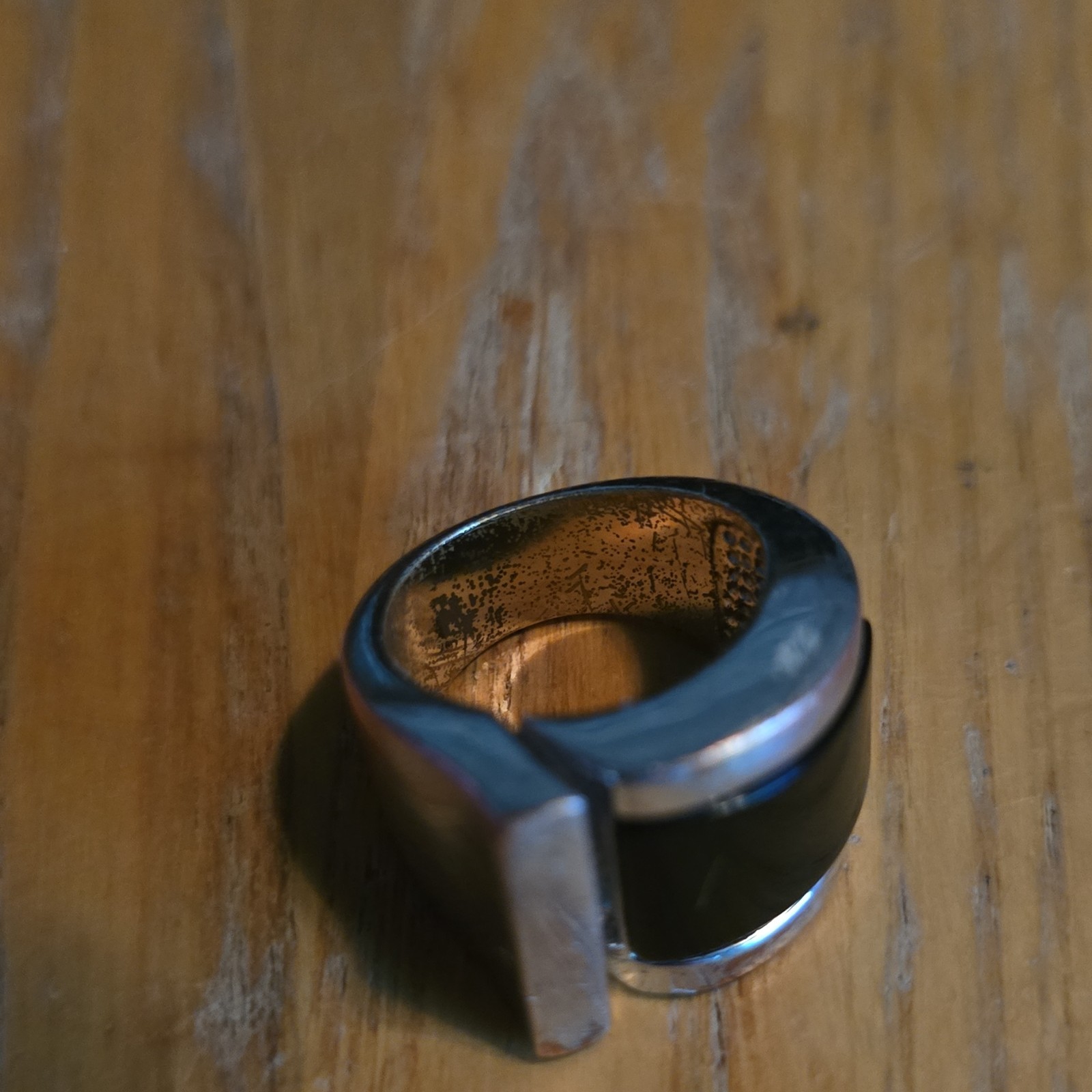 Silver Tone Metal Band Ring Black Inlay Adjustable Ring Size 6.5 No Stone