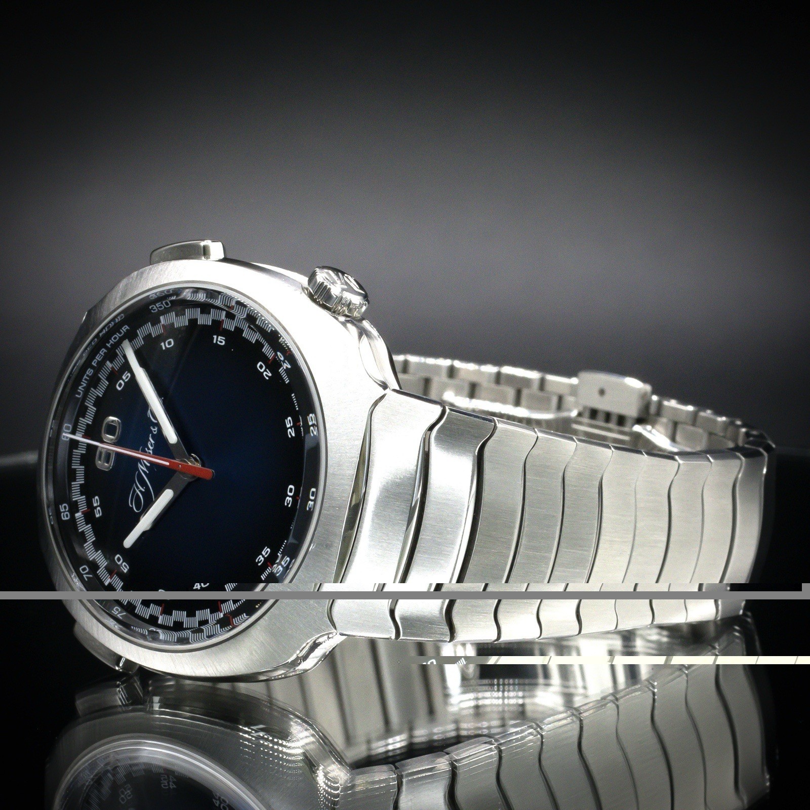 H. MOSER & CIE. Streamliner Flyback Chrono “Funky Blue” 6907-1200 | Full Set