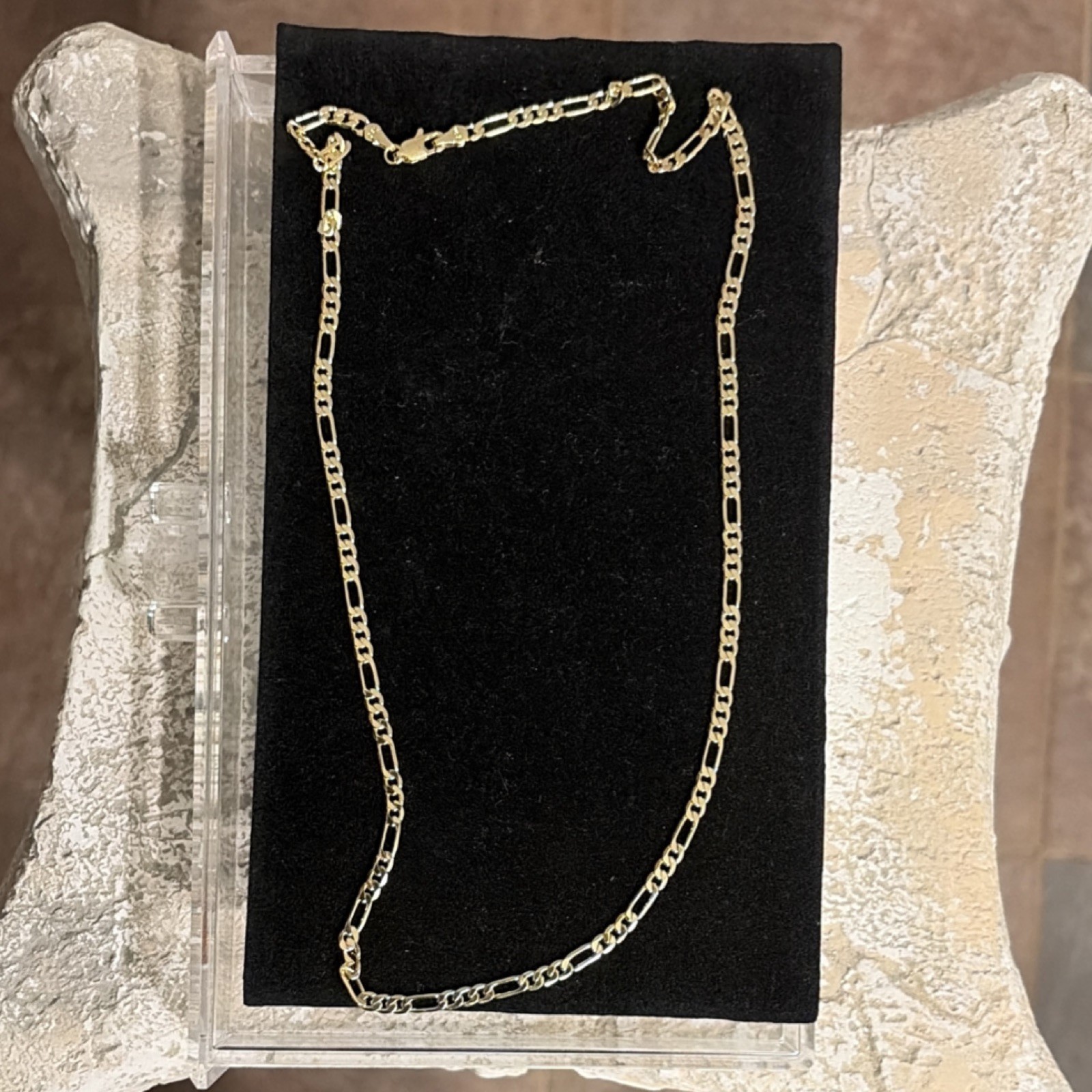 “750” (18K) Gold Italian 24” Figaro Chain Necklace – 24in – Weight 11.6g