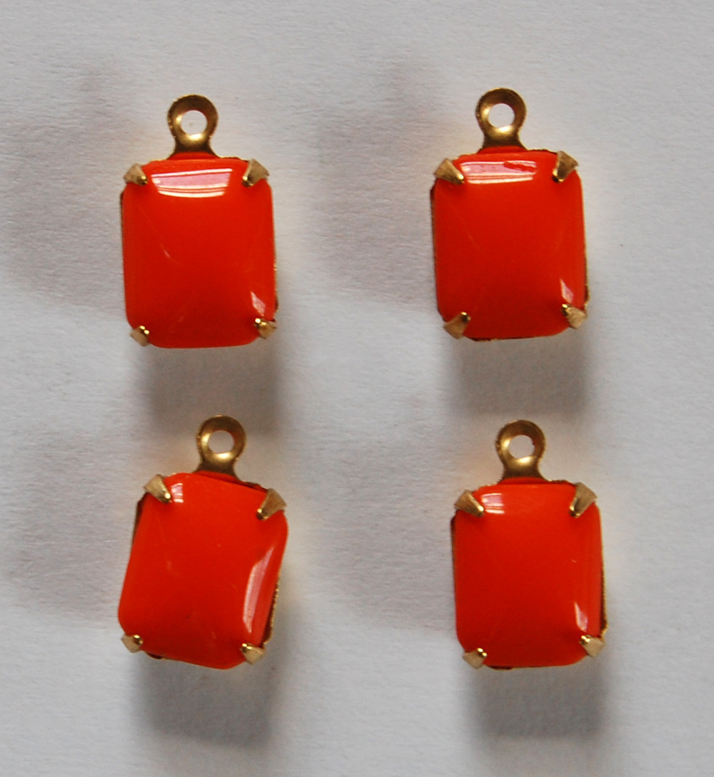 VINTAGE 4 OPAQUE ORANGE SMOOTH GLASS OCTAGON PENDANT BEAD BEADS • 10x8mm