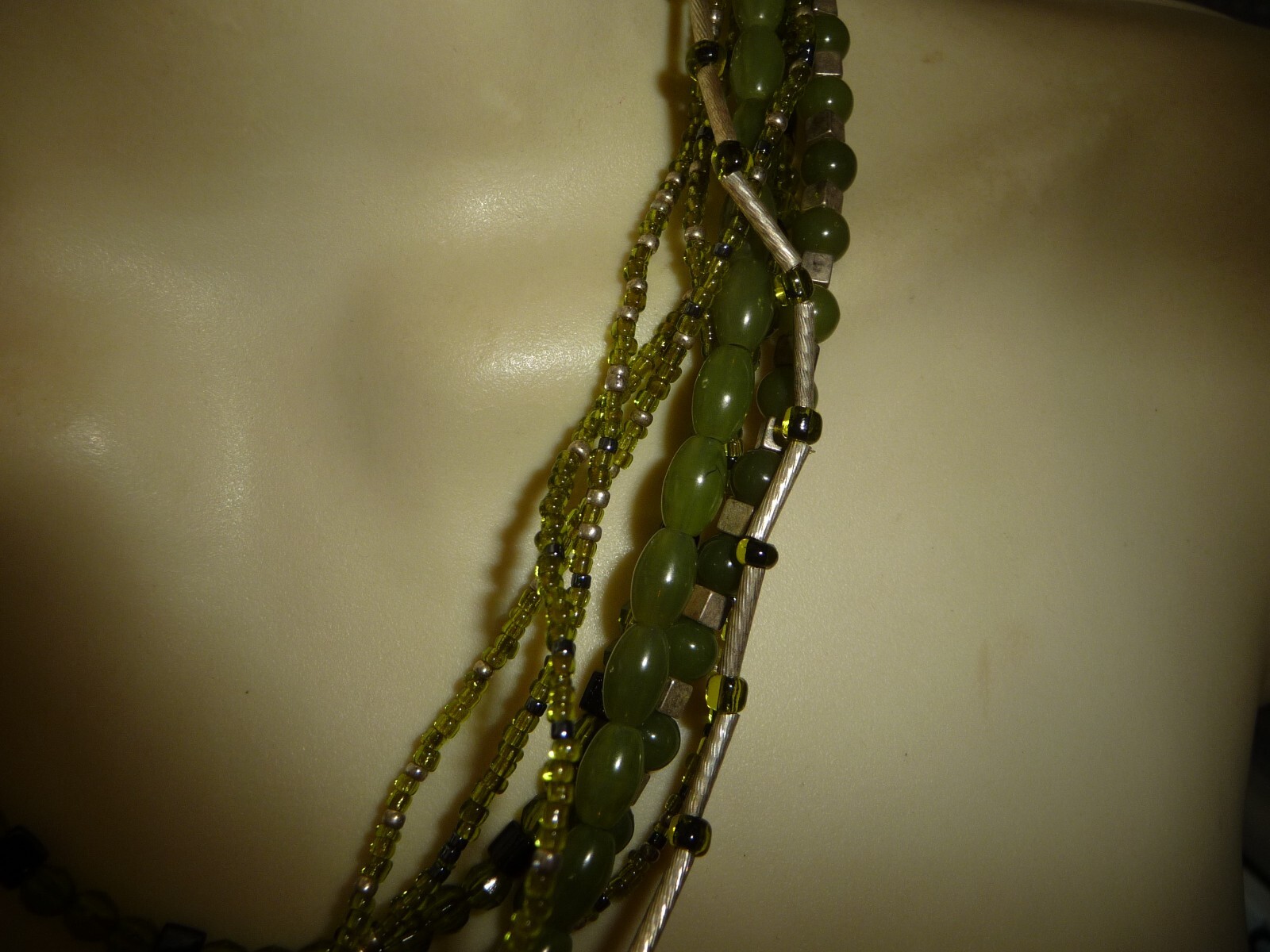 OLIVE GREEN BLACK & SILVER TONR BEADS 8 STRANDS NECKLACE #7/28A
