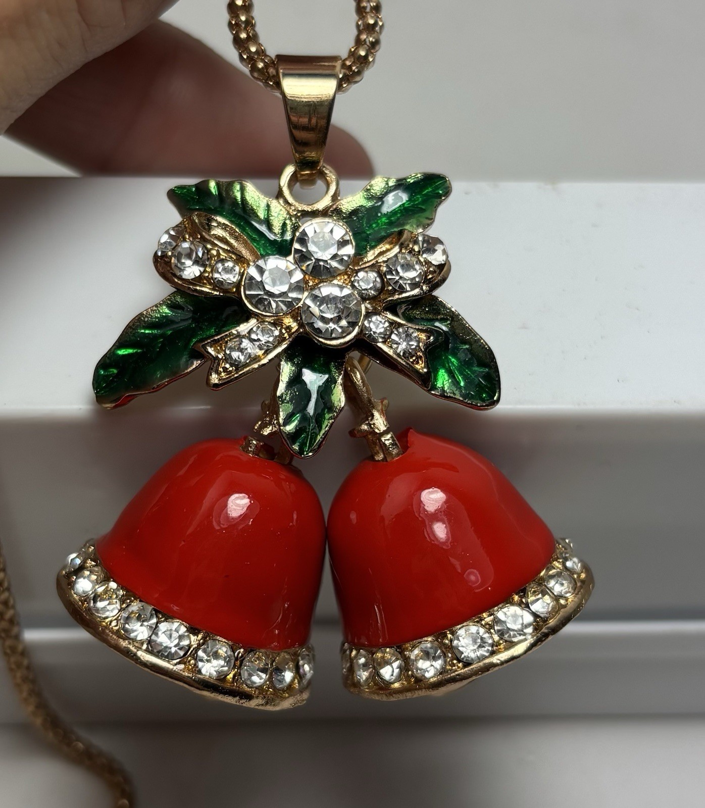 BETSEY JOHNSON NECKLACE NWOT Rhinestone Enamel Christmas Jingle Bells Articulate