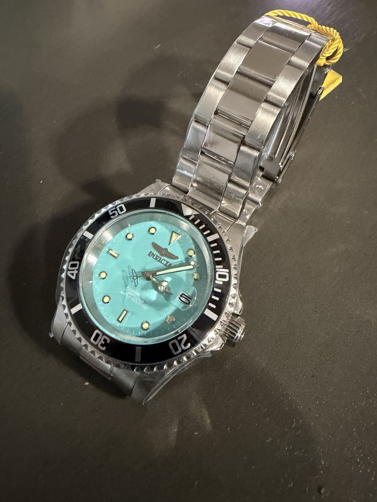 Invicta Pro Diver Blue Dial Black Bezel SS Quartz Date 200m 40mm Box