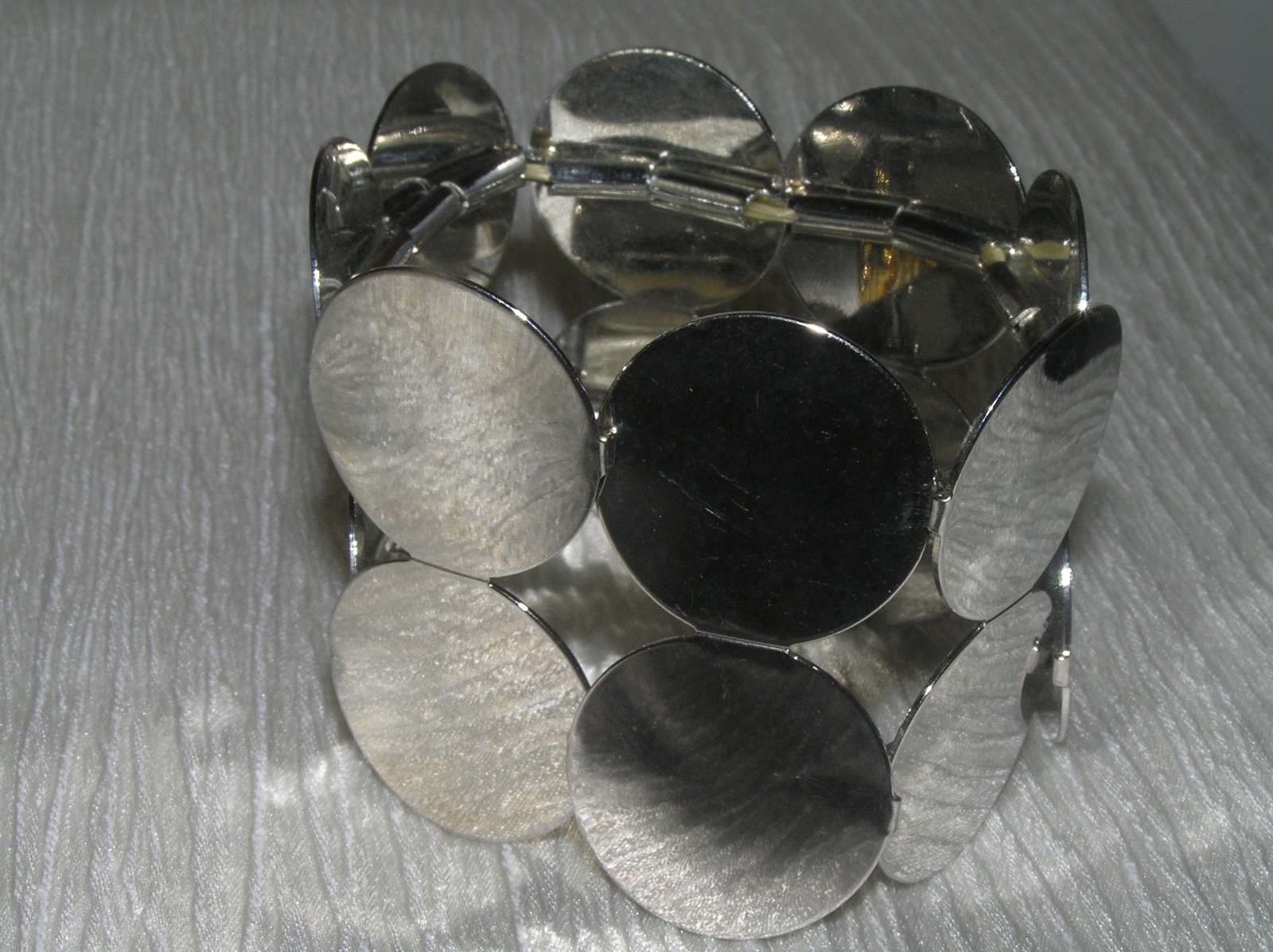 Estate Wide Round Flat Silvertone Disks Stretch Bracelet – will fit small to med
