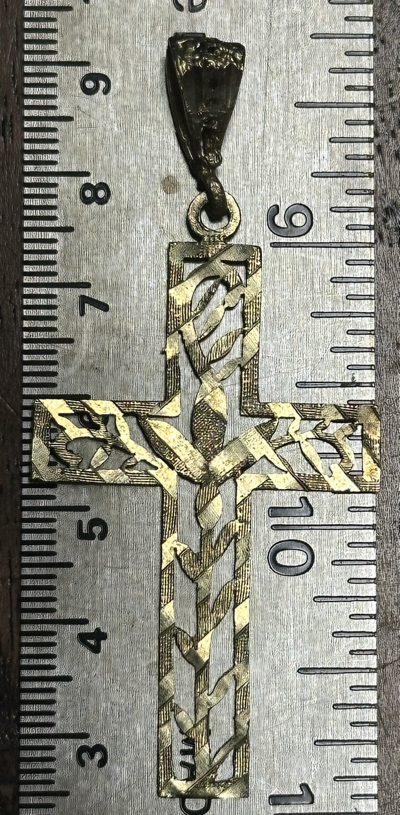 10K Yellow Gold Diamond-cut Filigree Cross Pendant. 3.2grams