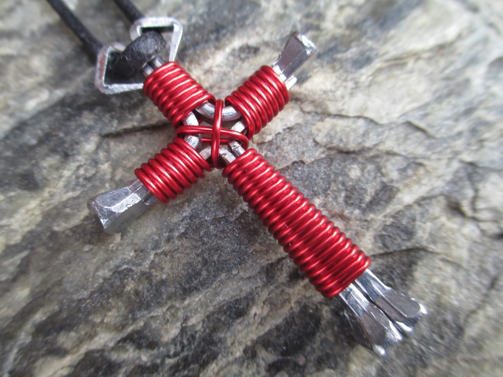 NECKLACES HORSESHOE NAIL GREAT GIFTS FOR ALL OCCASIONS ADJUSTABLE CORD