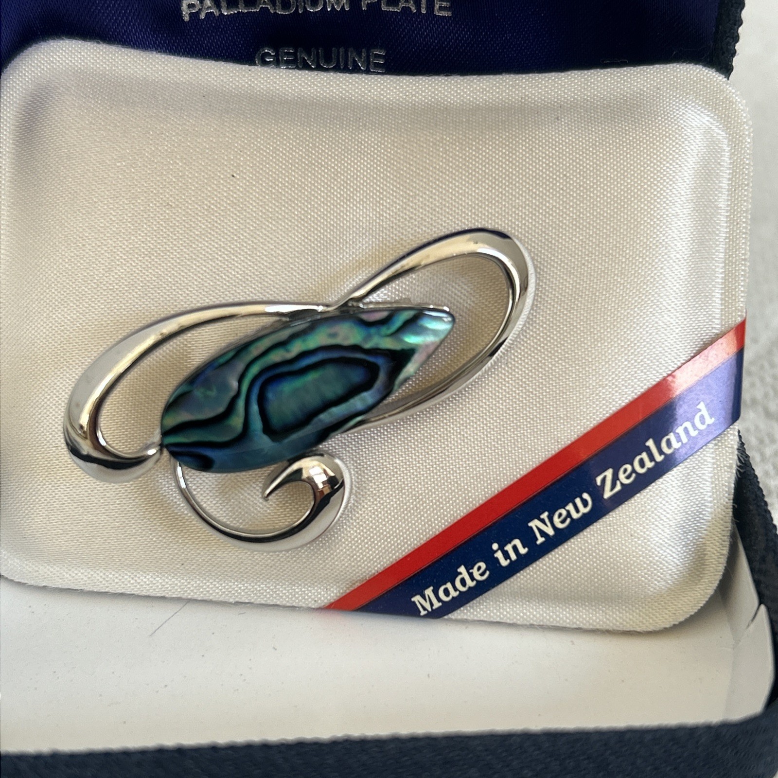 New In Box Arika Palladium Plated Genuine New Zealand Paua Shell Brooch