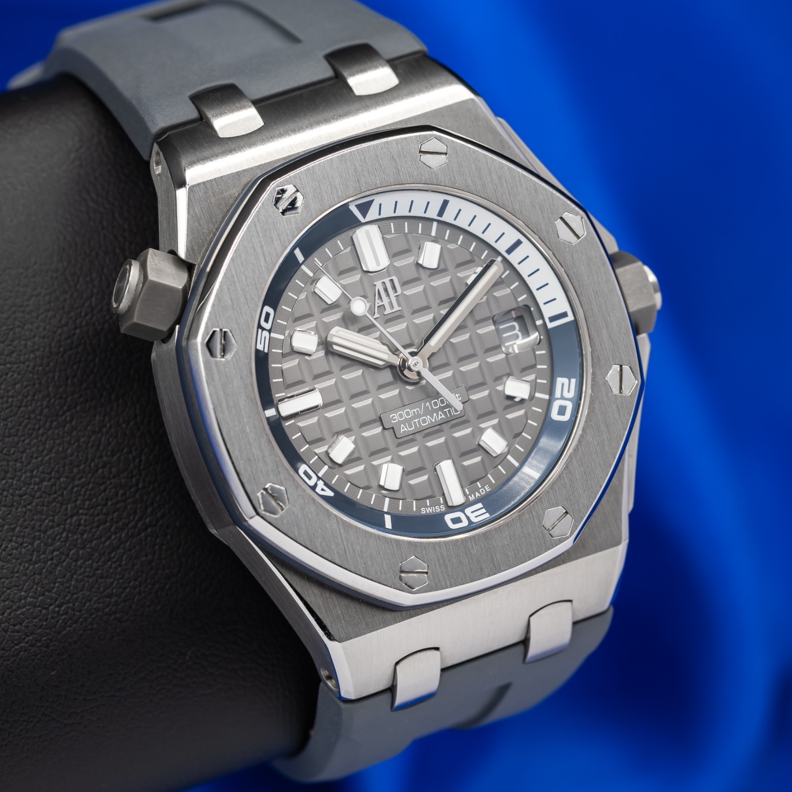 Audemars Piguet Royal Oak Offshore Grey Diver 15720ST Full Set with 2 Straps