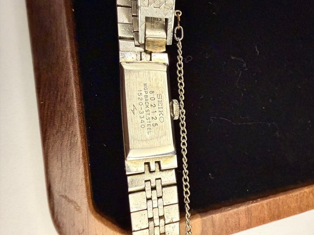 Seiko Manual Winding 23 Jewels Oval Dial Engraved Bracelet Retro Ladies M99