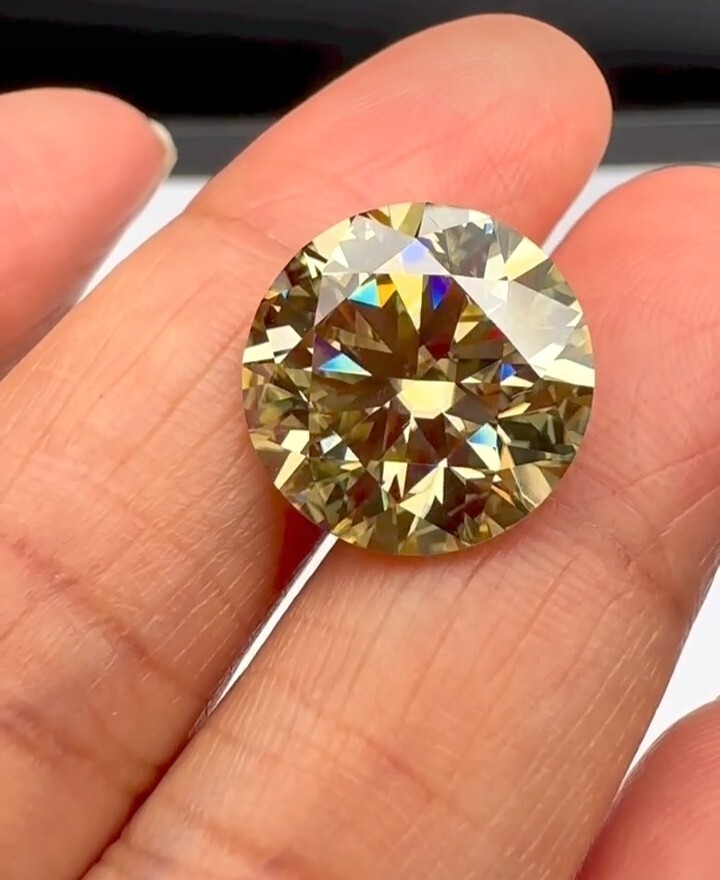 6 Ct Shape Round Cut Yellow Colour D Grade VVS1 + 1 Free Gift
