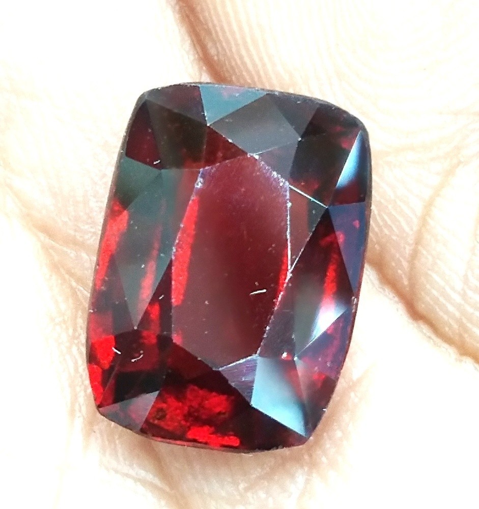 Gomed – Hessonite – 7.71 Carats – Ceylonese – Unheated – IGL Certified