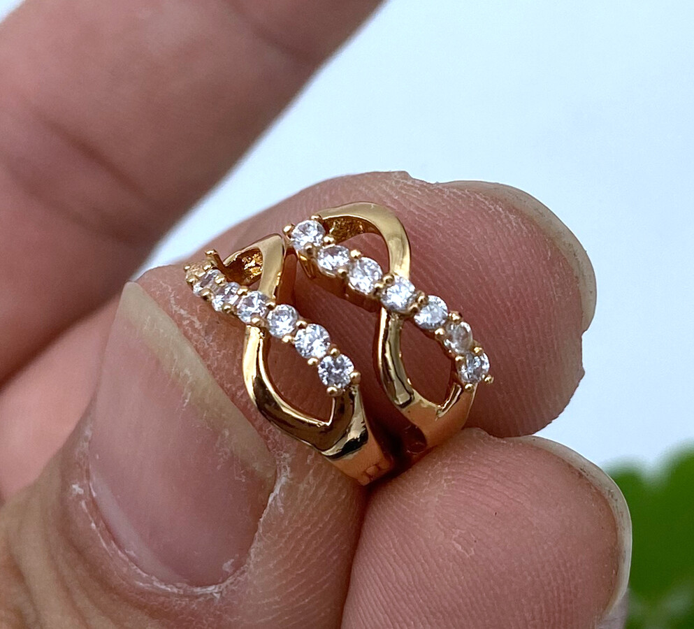 9K GOLD white Red CRYSTAL SOLID LADY GIRLS Petite HOOP SLEEPER EARRINGS 2