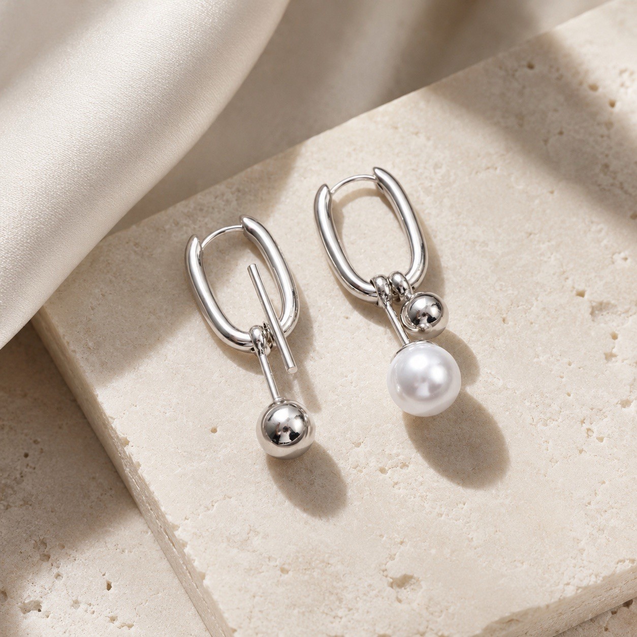Geometric Hoop Earrings 50’s Style Silver Mismatch Uno Pearl Ball De Steampunk