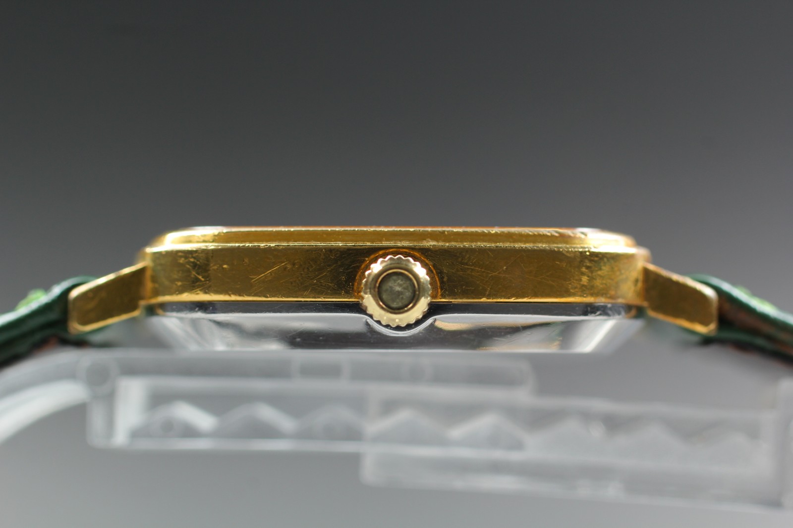 Vintage 1978 Near MINT OMEGA De Ville Cal.1330 31mm Gold Square Qz Men’s Watch