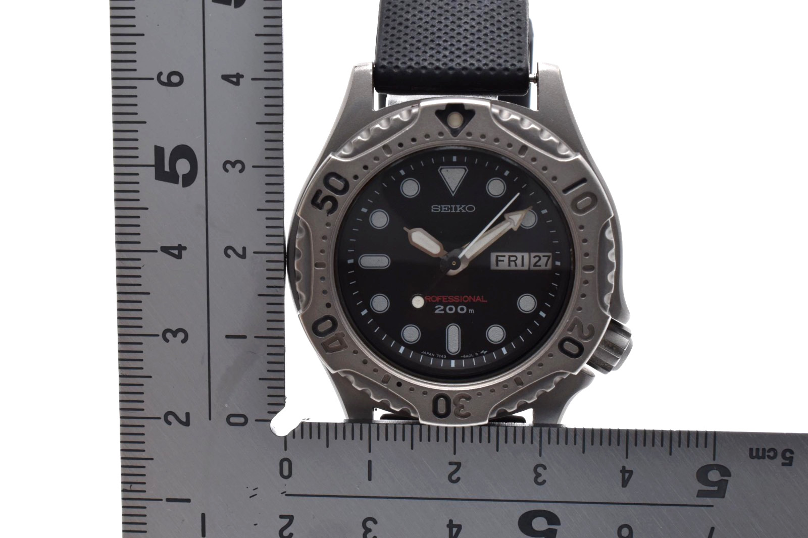 Seiko 7C43-6A10 Professional 200M Diver Titanium Quartz Rubber Strap Men’s Japan