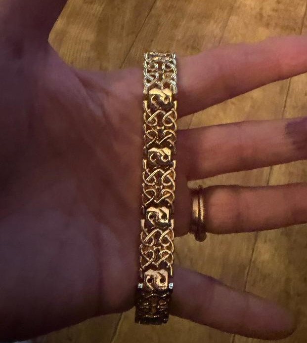 VINTAGE GOLD TONE LINK GATE BRACELET 32.3 G MEASURES 1.25 CM X 22 CM X 0.25 CM