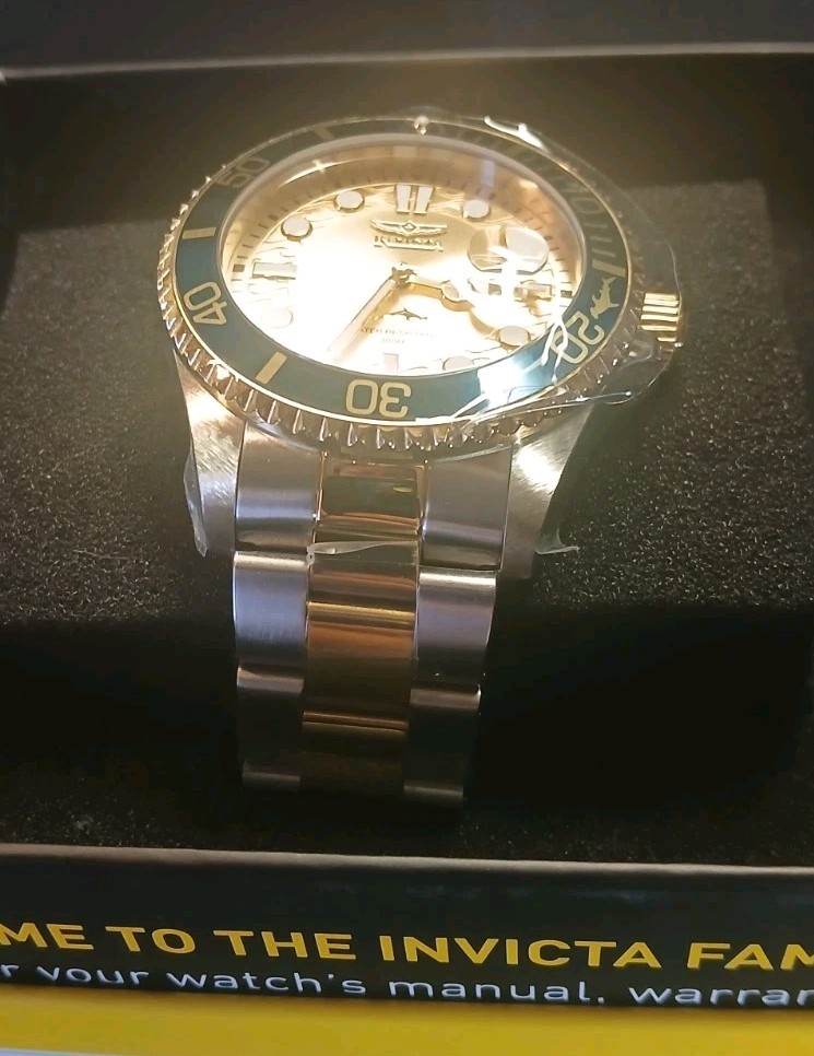 Men’s Watch. Brand New Invicta Pro Diver Current wave. 2-Tone Band. 43mm. #30022