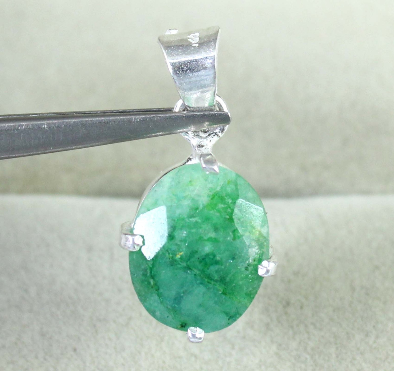 Green Emerald 6.90 Ct Natural Oval Gemstone Certified Pendant Latest Collection