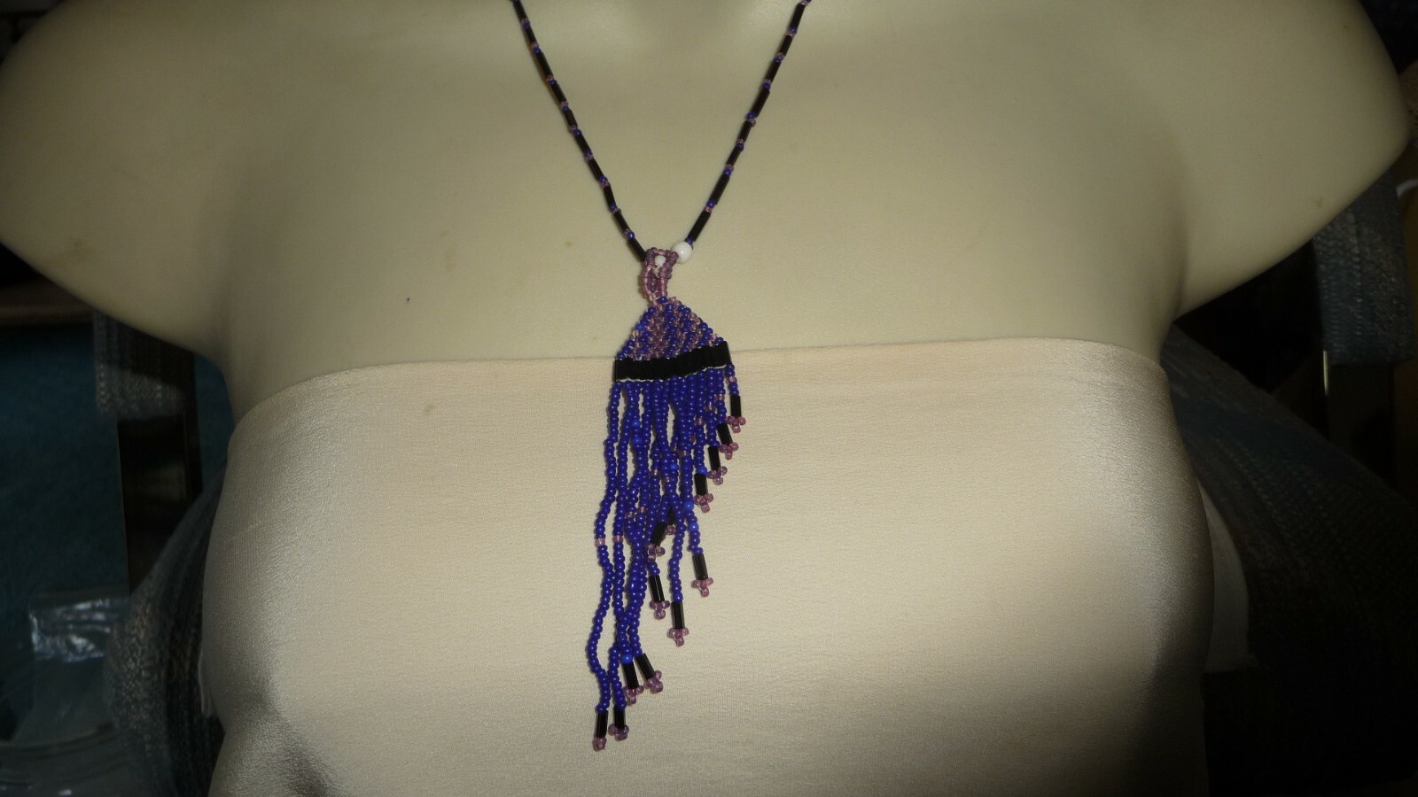 #1/30X vtg costume NECKLACE 9″ L BLUE & BLACK GLASS MICRO BEAD W TASSEL Pendant