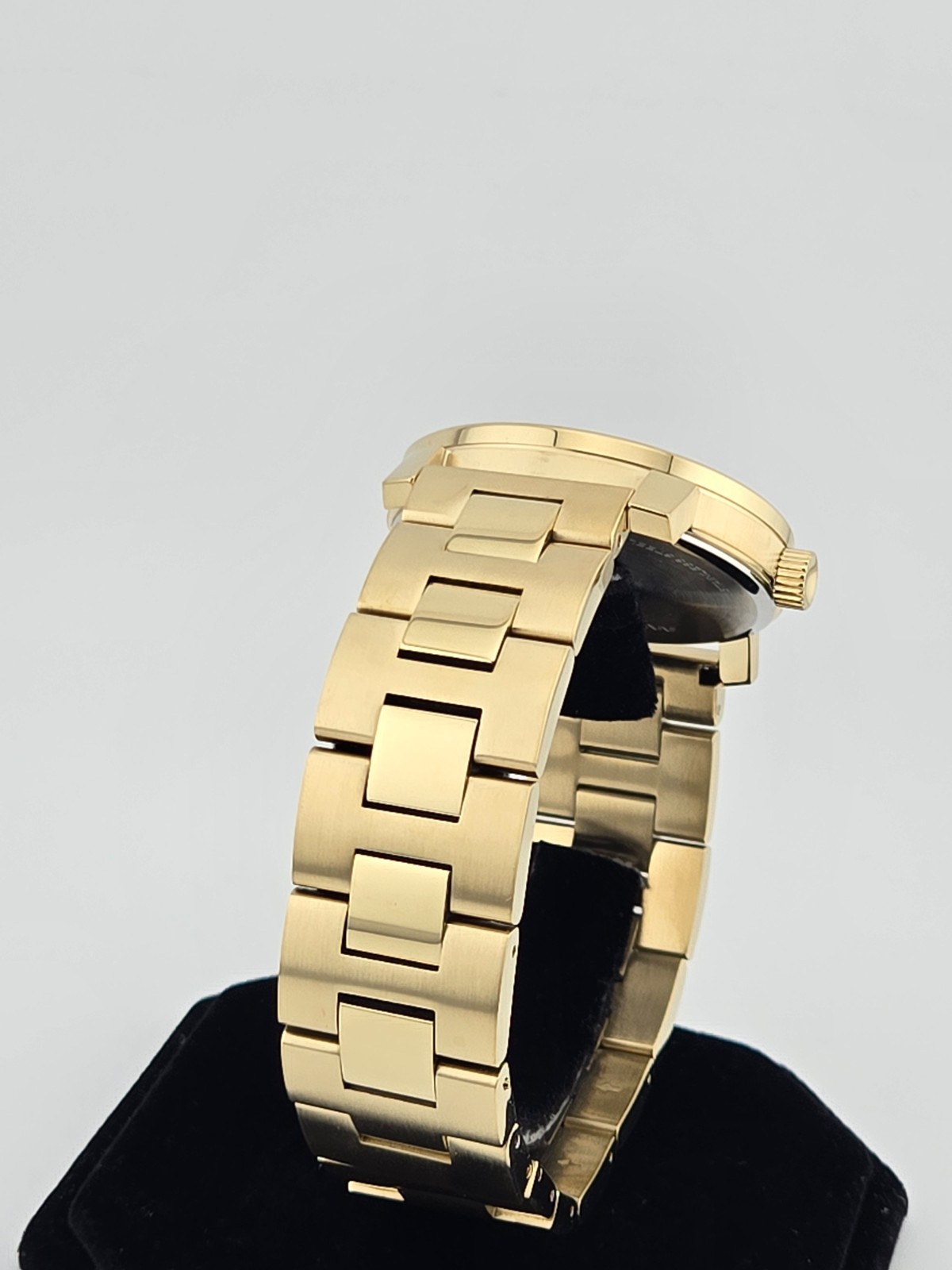 Movado Bold Access Men’s Gold Tone Swiss Watch – 3600912