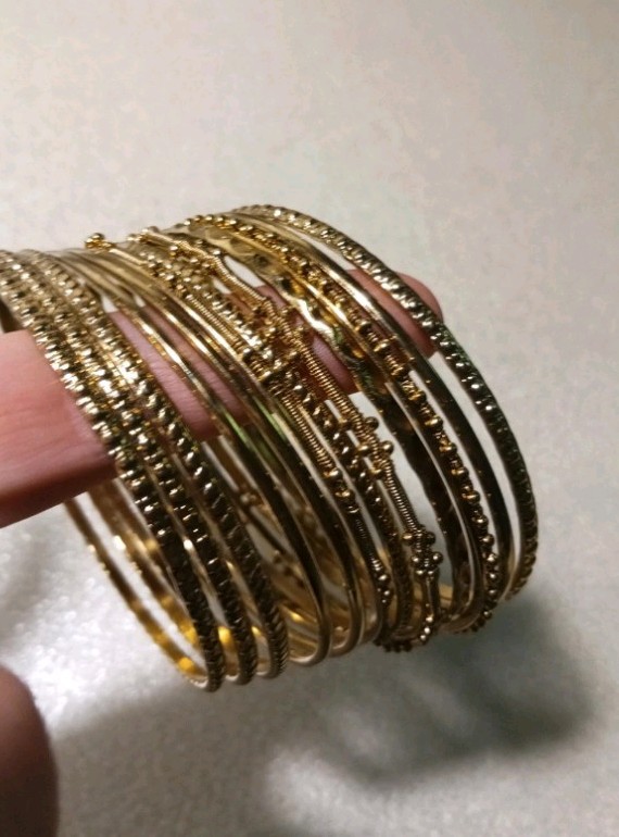 Gold Tone Stackable Bangle Bracelet Set Multiple Thin Round Metal No Clasp