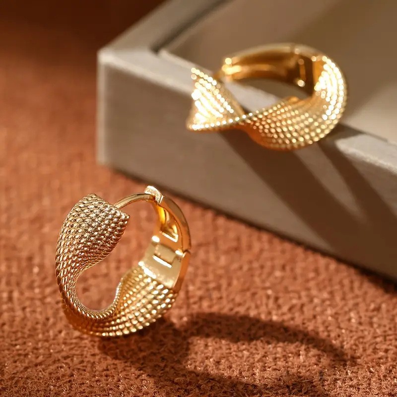 Golden Fashion Metal Irregular Earrings for Women Copper Jewelry Gift