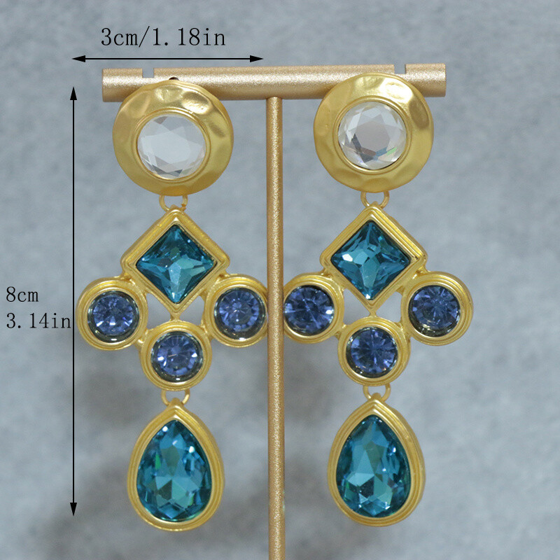 Vintage Earrings with A Palace Style Niche and High-end Feel Featuring Vintage