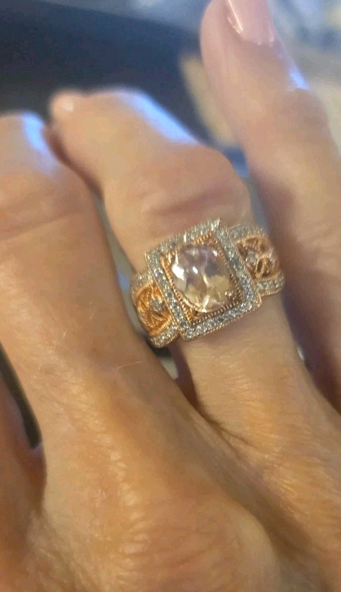 Stunning 10k Rose Gold Morganite Ring With Diamond Halo 3.2 Grams Size 7