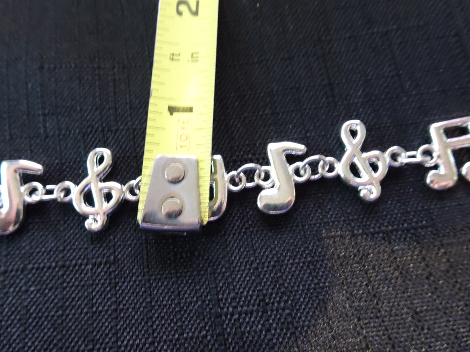 # 484–MUSICL NOTES STERLING SILVER CHARM BRACELET–925–VERY NICE