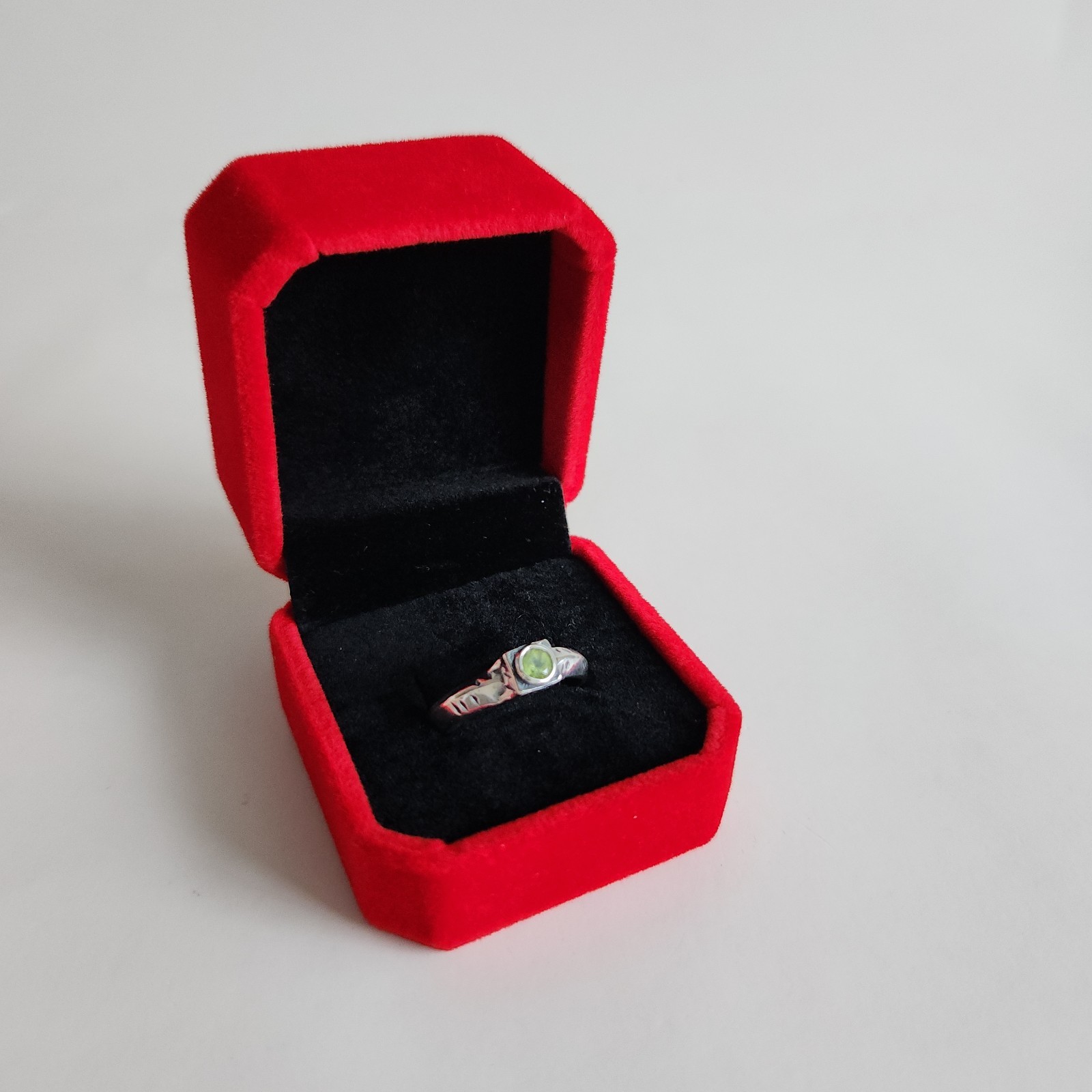 Silpada Sterling Silver Peridot Ring – Size 8.5 – Logo & 925 Stamp