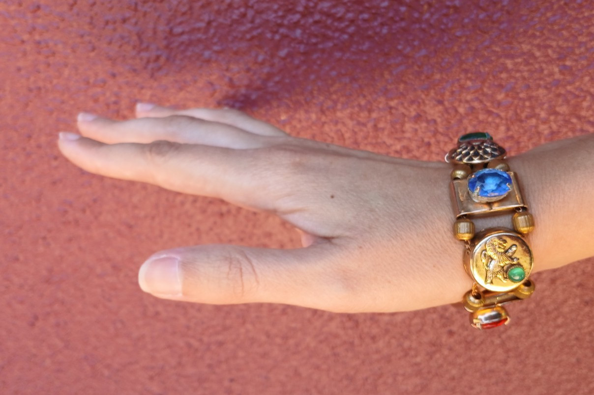 VINTAGE VICTORIAN REVIVAL FACETED MULTI COLOR STONES SHELL & LION SLIDE BRACELET