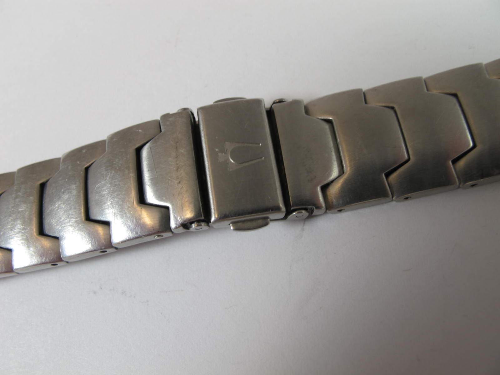 BULOVA ACCUTRON MENS ALL STEEL PUSH BUTTON 21.5MM BAND WITH 10.7MM WIDE ENDS