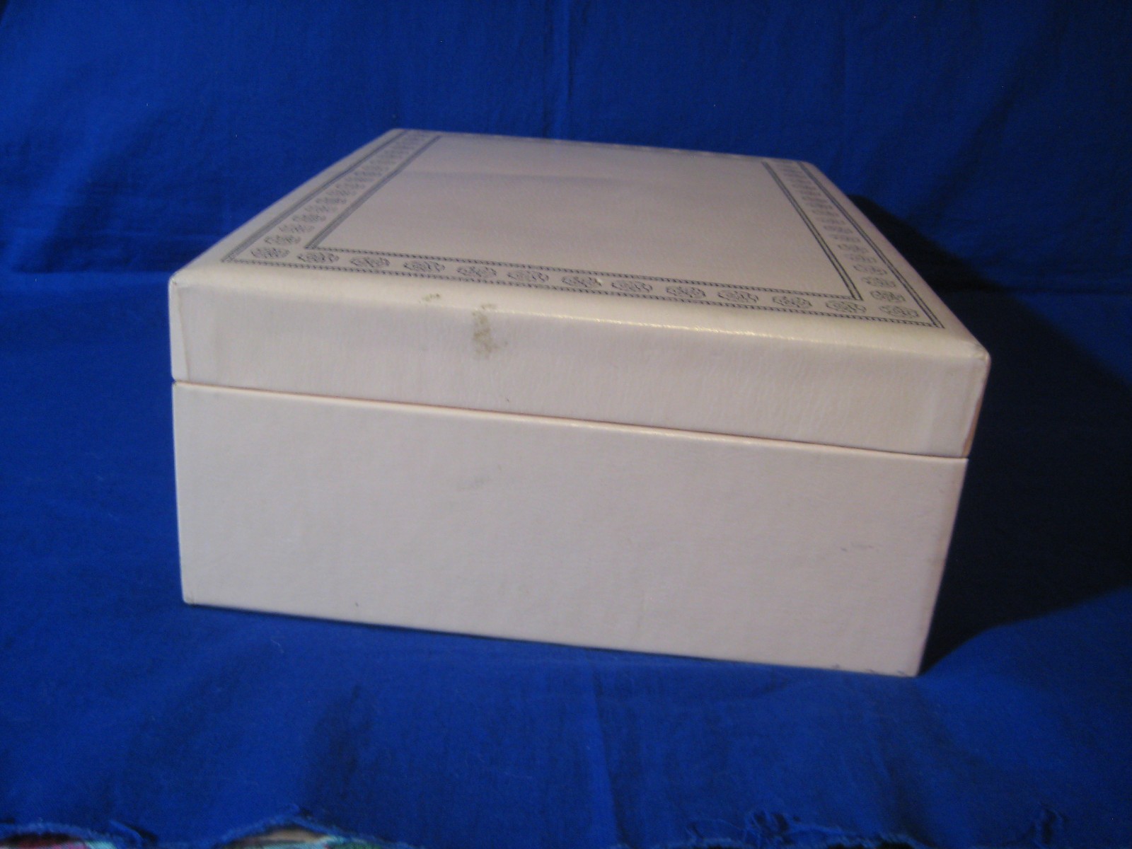 Vintage 1960’s Lady Buxton Jewelry Box Light Pink w/gold flowers