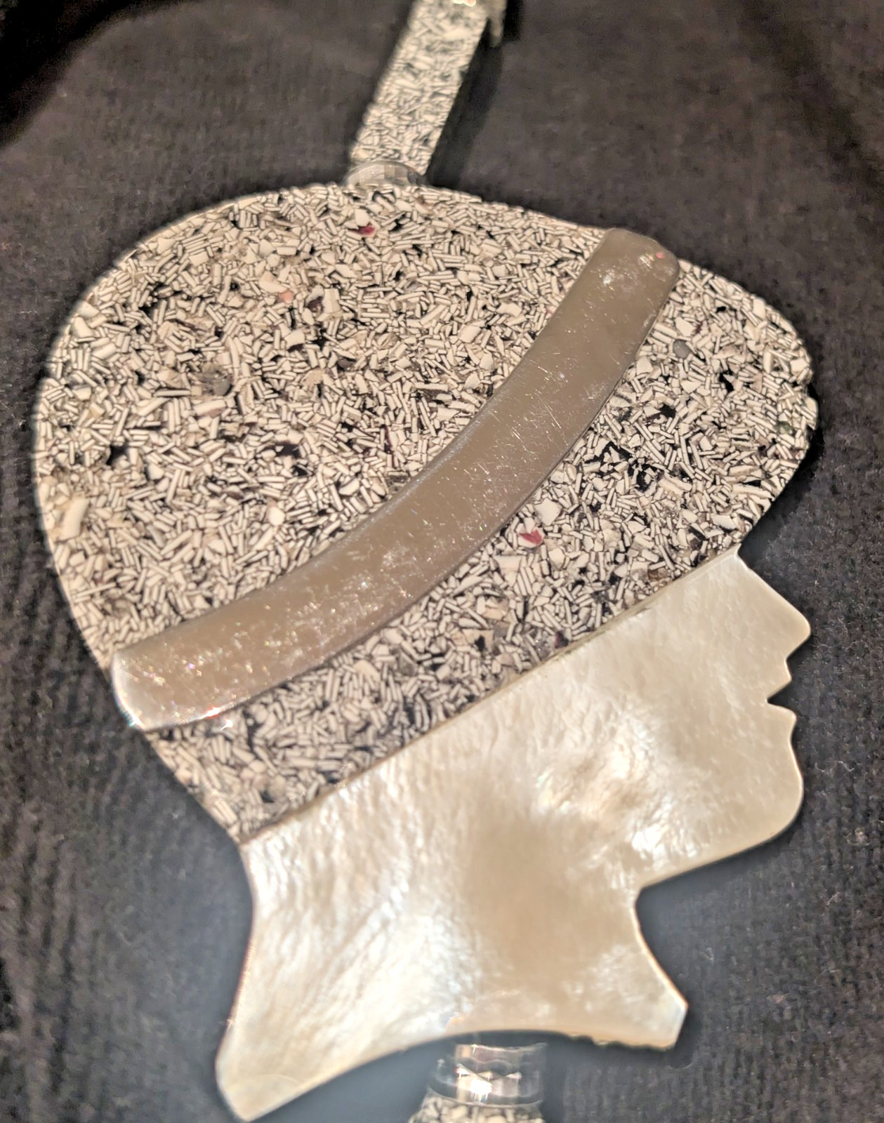 VTG. Lee Sands Inlaid Mother of Pearl Flapper Lady’s Head Silhouette Necklace