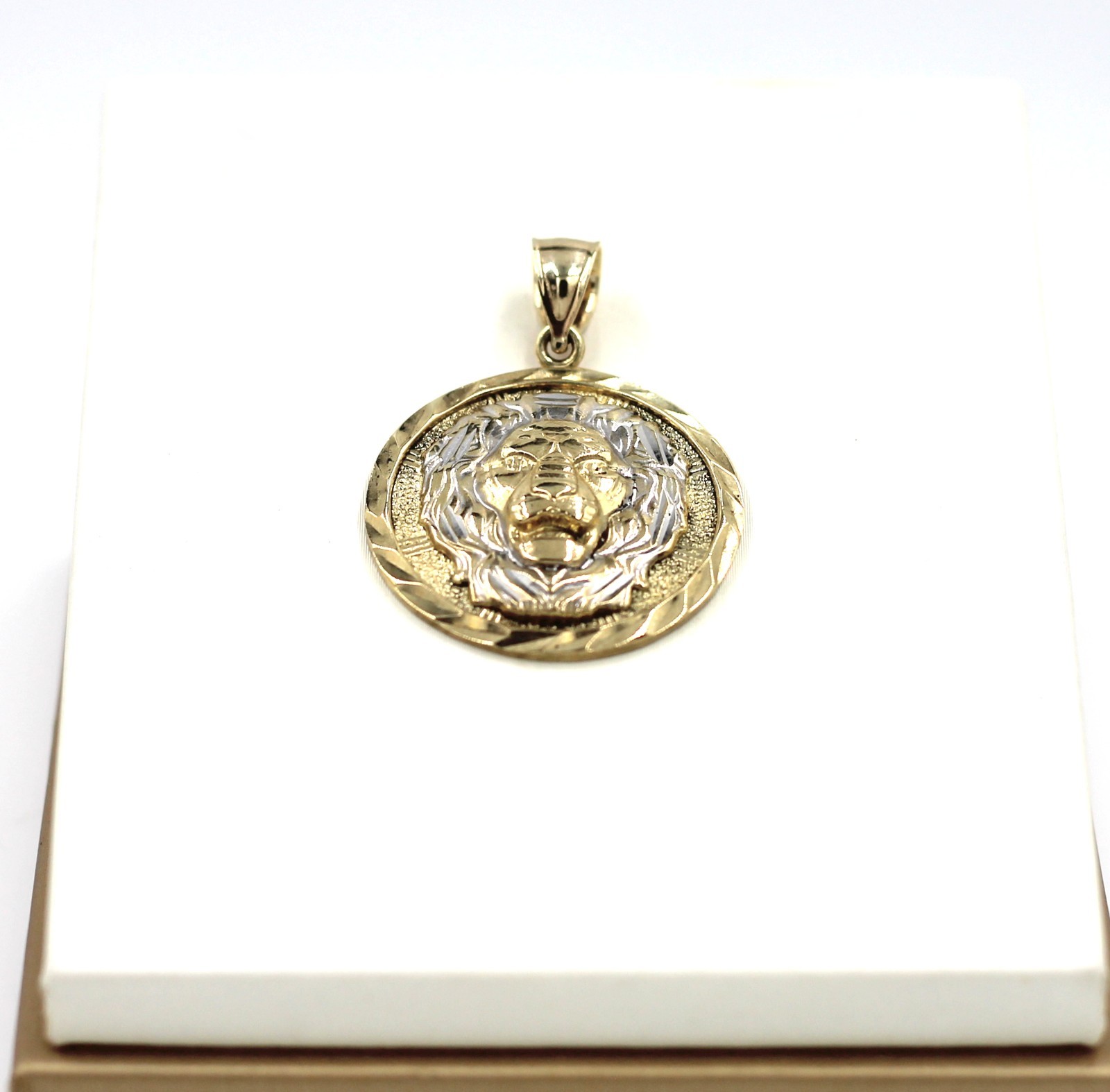 10k Two-Tone Gold Round Lion Head Diamond-Cut Medallion Pendant Charm LEO 3.9g