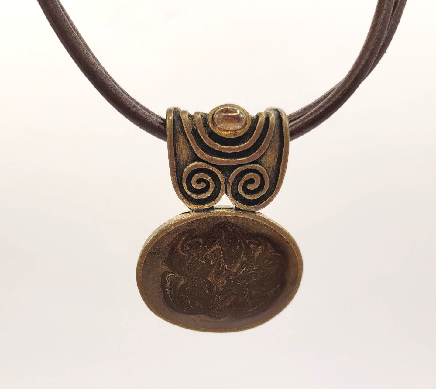 Chico’s Bronze Tone Enamel Medallion w Amber Glass Pendant Necklace Faux Leather