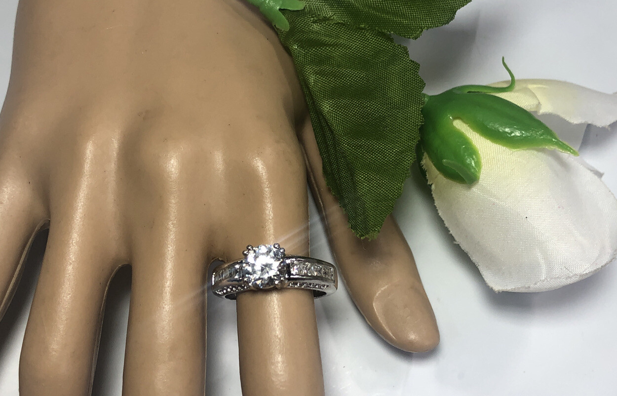 Ring Silver Tone White Colorless Glass Crystal Rhinestone Engagement Bridal Sz 9