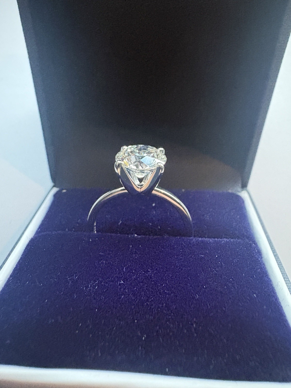 Lab Grown 2.52ctw Round Brilliant Diamond G VS1 IGI set in platinum 4 prong