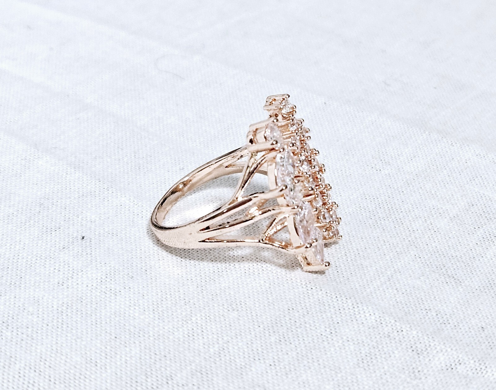 Rose Gold Tone Split Ring With Clear Crystals Size 7.5 J6-1645